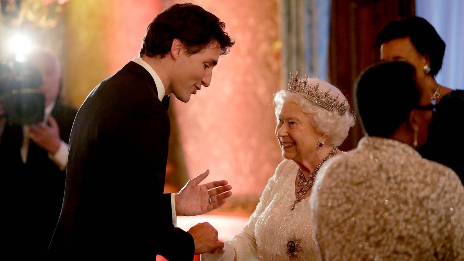 El Primer Ministro, a nombre de los canadienses, rinden homenaje a la reina Isabel II
